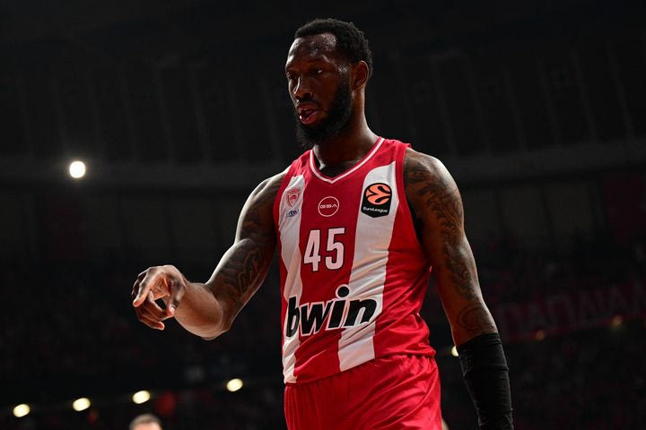 Ολυμπιακός – Μονακό: Τρία μπλοκ σε λιγότερο από πέντε λεπτά για τον Ντόντα Χολ