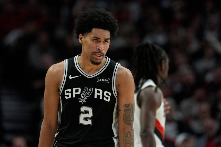 NBA: Ο Γουεμπανιαμά απουσίασε, όμως οι Καστλ – Χάρπερ έκαναν τη δουλειά για τους Σπερς στο Πόρτλαντ
