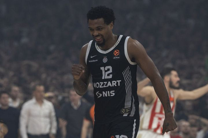 Ερυθρός Αστέρας – Παρτίζαν 82-89: Ιστορική έκτη συνεχόμενη νίκη για τους ασπρόμαυρους με σόου Τζόουνς και Μπράουν