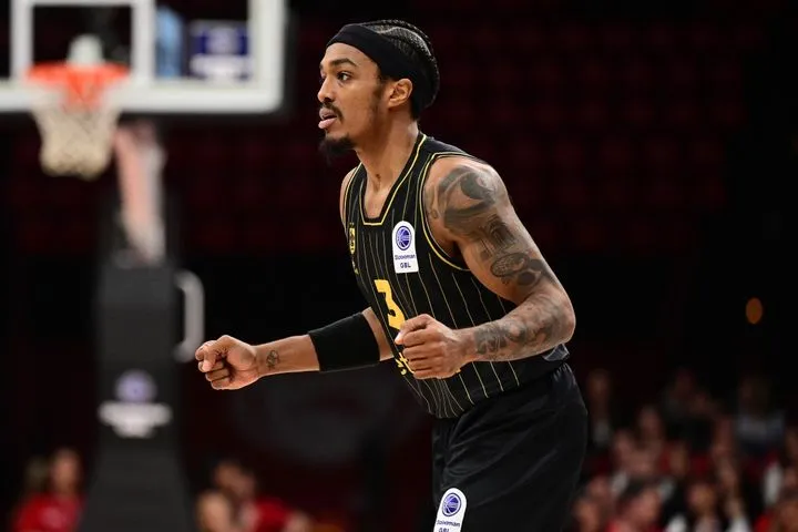 Ολυμπιακός – Άρης Betsson: Ξέσπασμα των φιλοξενούμενων με 8-0 σε 24 δευτερόλεπτα στο ΣΕΦ