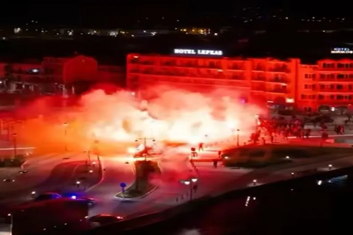 Η Λευκάδα ξενύχτησε για τη Δόξα, αποθέωση στους πρωταθλητές και άνοδος μέσα σε πανζουρλισμό