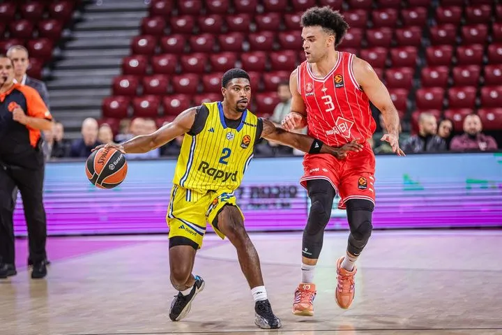 Αθλητικές μεταδόσεις: Πού θα δείτε την εξ αναβολής αναμέτρηση Μακάμπι – Χάποελ για την EuroLeague