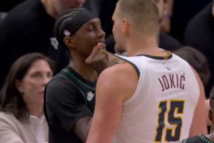 Απίστευτο σπριντ του Γιόκιτς για να αρπάξει τον ΜακΝτάνιελς, ο οποίος έκανε λέι απ ενώ το ματς είχε κριθεί