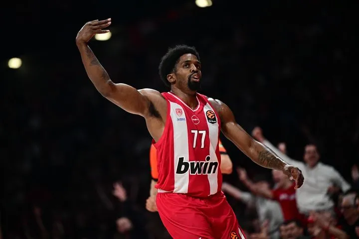 ΜακΚίσικ ενόψει Χάποελ: "Ελπίζω ότι ο Βεζένκοβ θα κάνει το ματς της ζωής του, το θέλω πάρα πολύ για αυτόν"