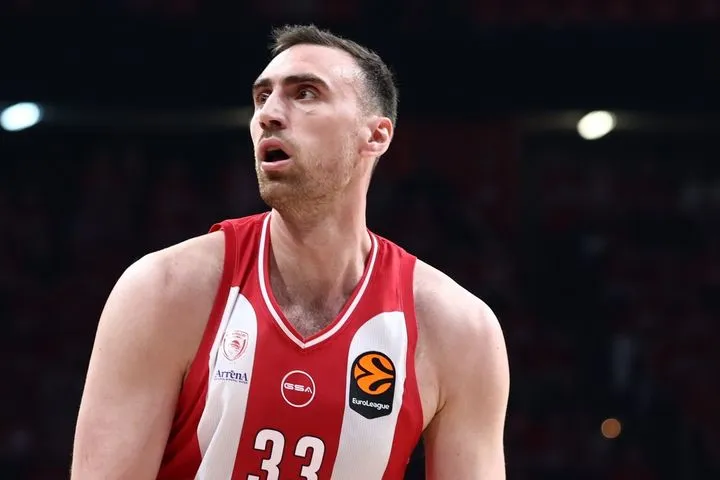 Μιλουτίνοβ: “Νιώθω ευλογημένος που είμαι σε αυτήν την ομάδα”