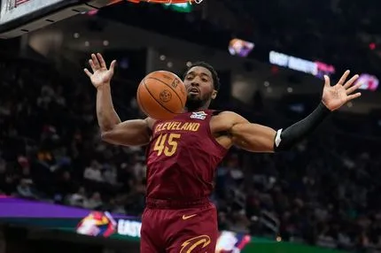 Οι Καβαλίερς λύγισαν με πολυφωνία τους Ράπτορς και πήραν προβάδισμα