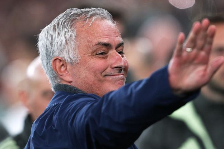 Μουρίνιο: Η χειρονομία του Special One μετά από τη νίκη στο ντέρμπι επί της Σπόρτινγκ που έγινε viral