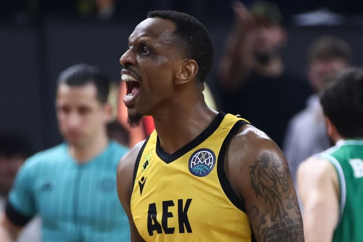 Ο Τζέιμς Νάναλι