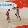Μπάγερν Μονάχου: Τρομερό buzzer-beater του Ομπστ από τα 3/4 του γηπέδου