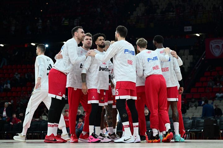 Ολυμπιακός – Ρεάλ Μαδρίτης: Το VIDEO του SPORT24 από την είσοδο των ερυθρολεύκων στο παρκέ του ΣΕΦ