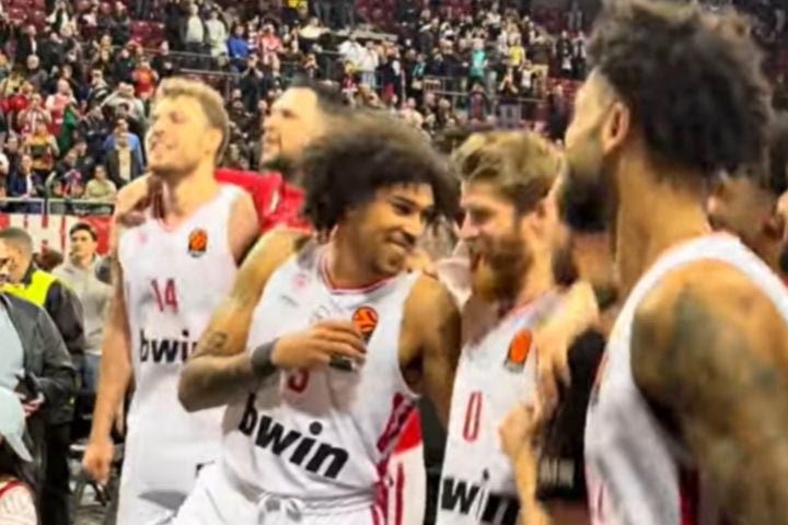 Οι πανηγυρισμοί παικτών - κόσμου, το φατούρο στον Φαλ και τα παραλειπόμενα της νίκης του Ολυμπιακού στη Σόφια