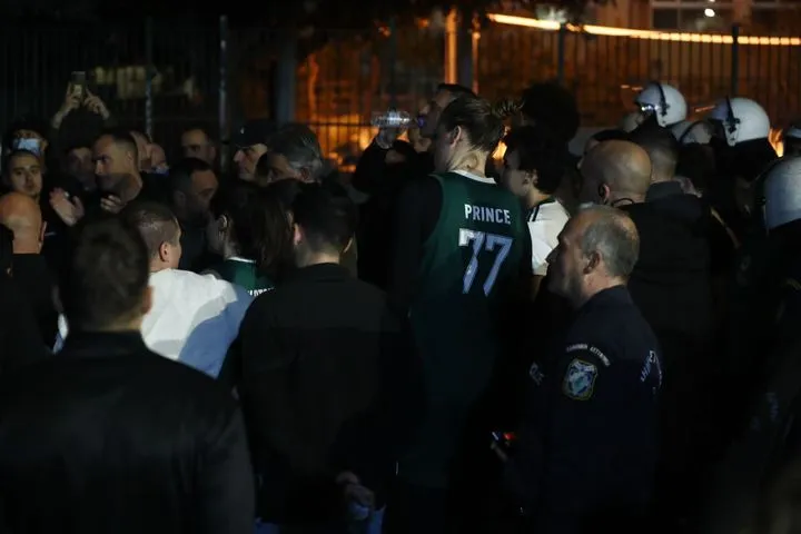 Α1 Γυναικών: Αποθέωση από τους φιλάθλους του Παναθηναϊκού για τις παίκτριες μετά τη διακοπή του τελικού