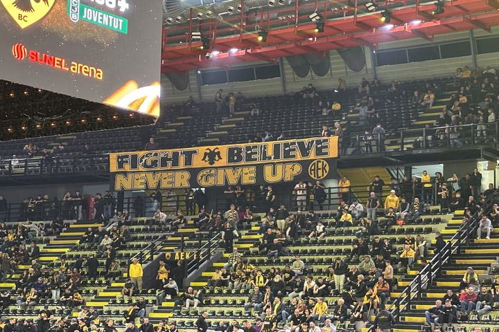 Το ξεχωριστό πανό των φίλων της ΑΕΚ στη SUNEL Arena με τα λόγια του Μάρκο Νίκολιτς