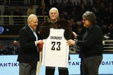 Τιμή στον Γιώργο Οικονόμου πριν το τζάμπολ του ΠΑΟΚ – Μούρθια