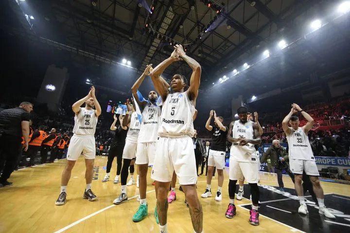 ΠΑΟΚ: Παίκτες και κόσμος έγιναν ένα μετά τη νίκη επί της Μπιλμπάο στον πρώτο τελικό του FIBA Europe Cup