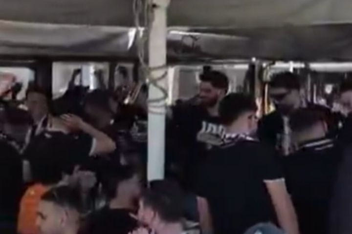 Συγκλονιστικό VIDEO του SPORT24: Οπαδοί του ΠΑΟΚ και του ΟΦΗ τραγούδησαν μαζί συνθήματα