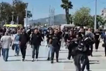 Τα πρώτα πούλμαν των φίλων του ΠΑΟΚ έφτασαν στον Βόλο - Το VIDEO του SPORT24