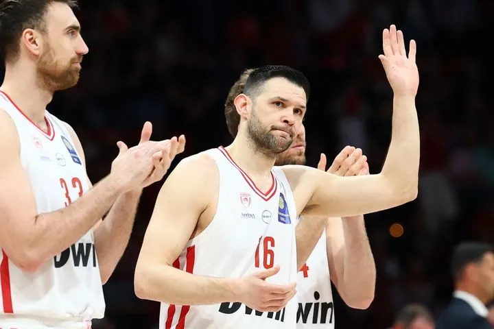 Παπανικολάου: “Δεν μπορώ εγώ να μετρήσω την προσφορά μου σε έναν σύλλογο που μου έχει δώσει τα πάντα από μικρό παιδί”