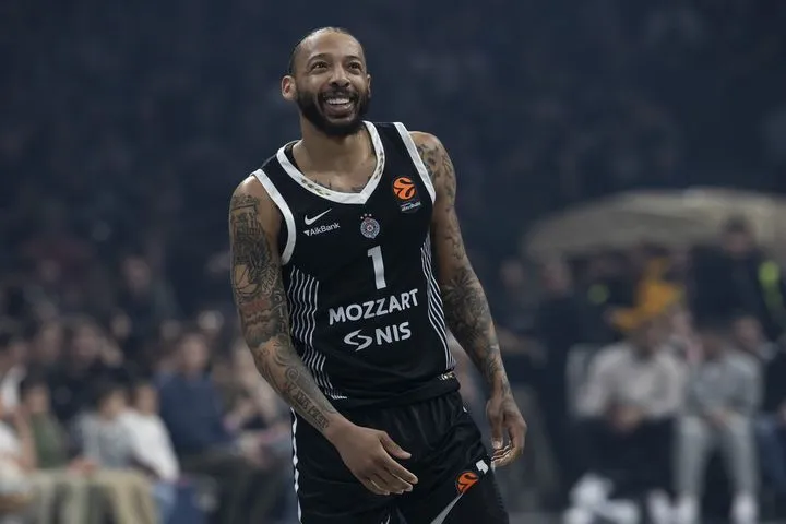 Παρτίζαν: Ανανέωσε το συμβόλαιο του Κάρλικ Τζόουνς