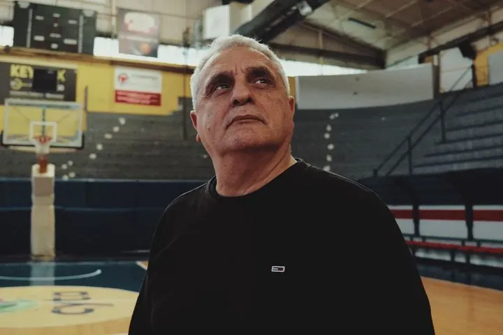 Ο Σπόρτιγκ ενεργοποίησε τη "βόμβα" Πεδουλάκη: Το συμβόλαιο του Έλληνα πολυνίκη προπονητή που επιστρέφει στους πάγκους