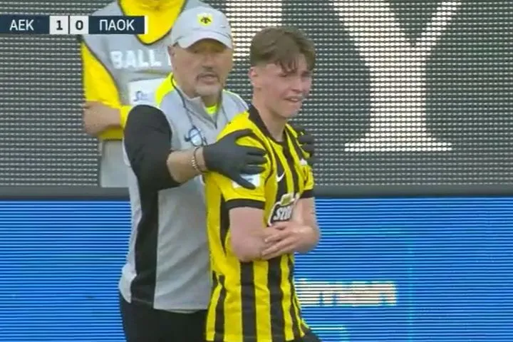 ΑΕΚ – ΠΑΟΚ: Ο Πενράις αποχώρησε με πρόβλημα στον ώμο, έκλαιγε από τον πόνο