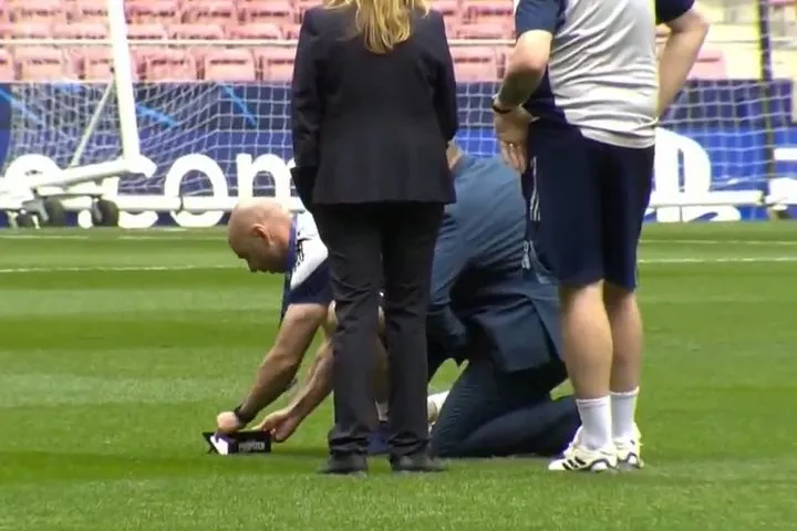 Ατλέτικο – Άρσεναλ: Η UEFA μέτρησε το μήκος του χορταριού στο Γουάντα Μετροπολιτάνο μετά από αίτημα των Λονδρέζων