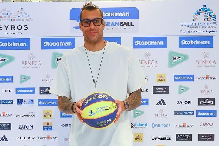 Stoiximan AegeanBall Festival: Το Photostory από την εντυπωσιακή παρουσίαση της διοργάνωσης που επιστρέφει για 8η φορά στη Σύρο