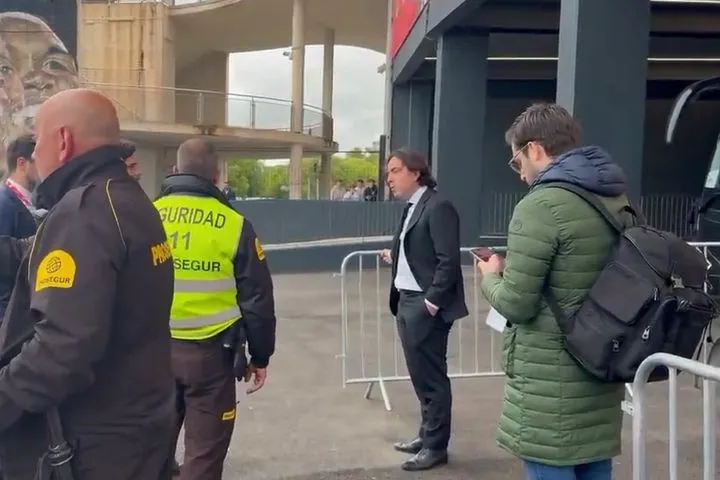 Διαπληκτισμός του προέδρου της Ράγιο Βαγιεκάνο με αστυνομικούς μετά το παιχνίδι με τη Μαγιόρκα