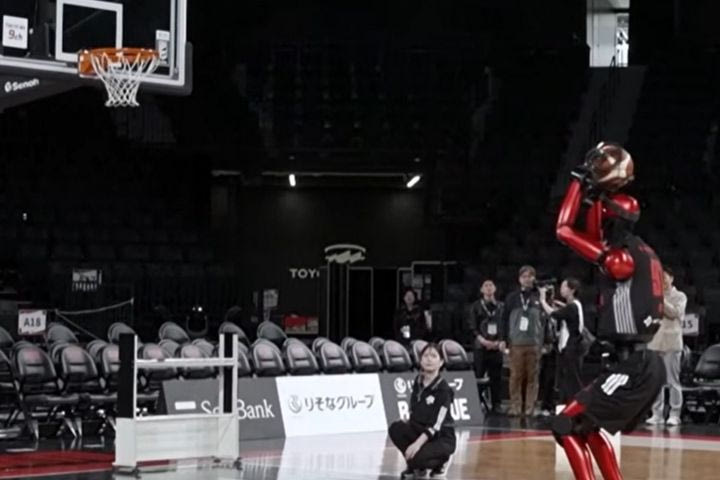 Η Toyota παρουσίασε μπασκετμπολίστα AI με ύψος 2μ19