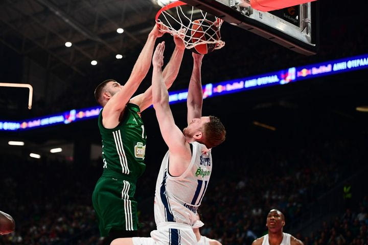 Παναθηναϊκός AKTOR – Αναντολού Εφές: Εντυπωσιακό κάρφωμα από τον Νίκο Ρογκαβόπουλο απέναντι στον Σμιτς