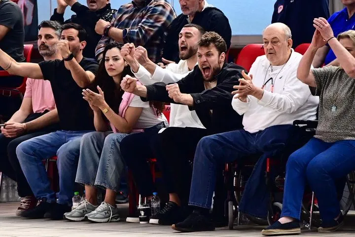 Ολυμπιακός: Βεζένκοβ και Νετζήπογλου δίπλα στη μάχη των ερυθρολεύκων για το Champions League του πόλο