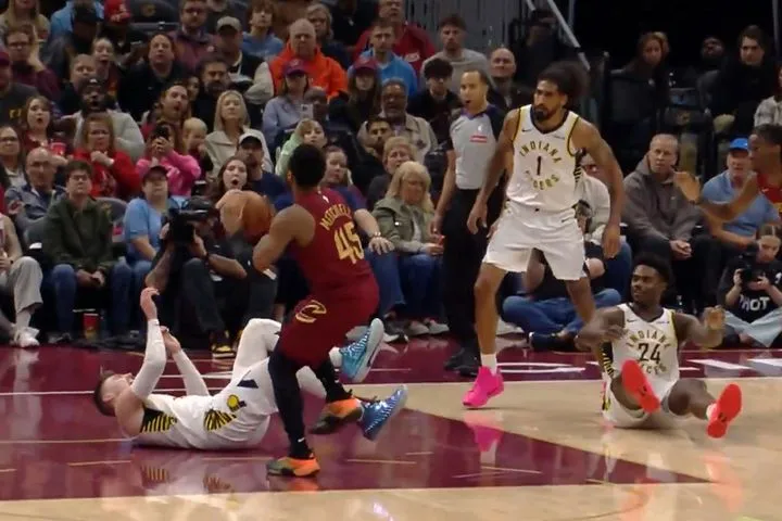 ΝΒΑ: Ο Ντόνοβαν Μίτσελ “έσπασε τους αστραγάλους” σε δύο παίκτες των Πέισερς