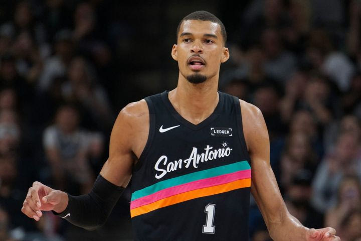 Ο Γουεμπανιαμά  έγραψε ιστορία στα playoffs του NBA και ξεπέρασε τον Ντάνκαν