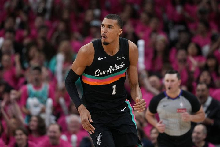 Σπερς – Μπλέιζερς 111-98: Με τρομερό Γουεμπανιαμά οι Σπερς πήραν το προβάδισμα στη σειρά των playoffs