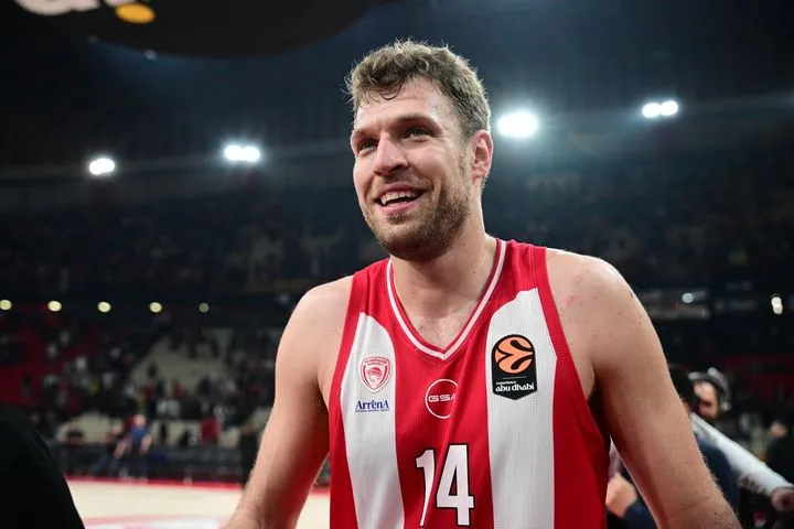 Βεζένκοβ: “O Ντόρσεϊ δουλεύει πολύ σκληρά κάθε μέρα, όλοι είμαστε περήφανοι για αυτόν”