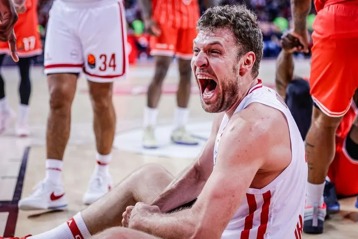 ΑΚΛΟΝΗΤΟΣ Ολυμπιακός: Πέρασε και από τη Σόφια κόντρα στην Χάποελ και αγγίζει την πρώτη θέση