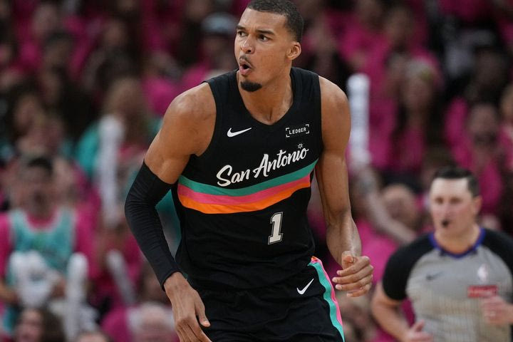 NBA: Ο Βικτόρ Γουεμπανιαμά κορυφαίος αμυντικός της φετινής σεζόν