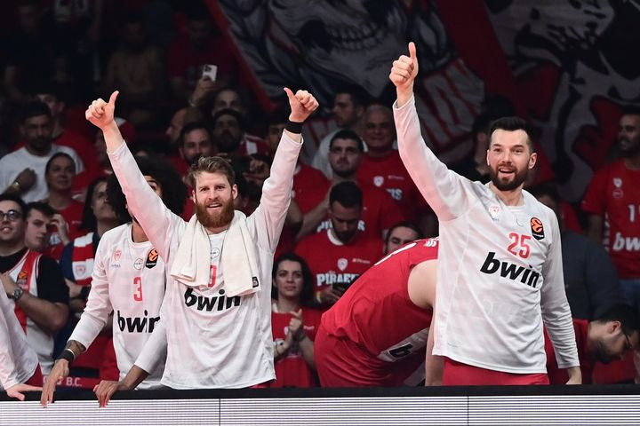 Ολυμπιακός: Η παρακάμερα από το 1-0 απέναντι στη Μονακό, το κατακόκκινο ΣΕΦ και η αποθέωση του κόσμου