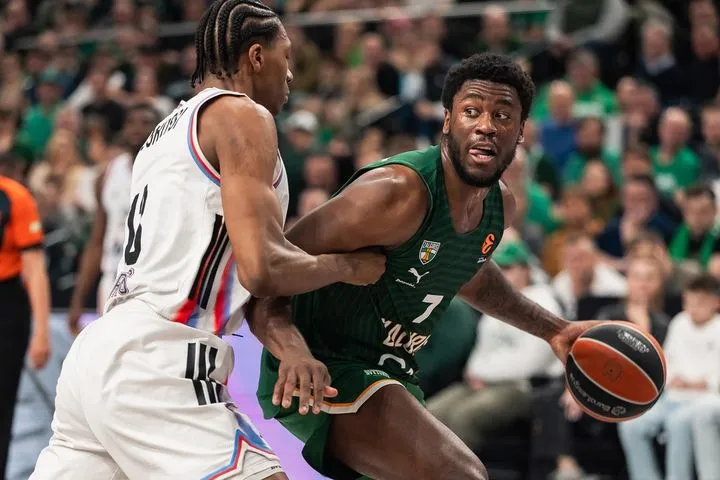 Συγκλονιστικός ο Ράιτ, πάτησε την Παρί, έστειλε τη Ζάλγκιρις στα playoffs και τον Παναθηναϊκό AKTOR στα play-in