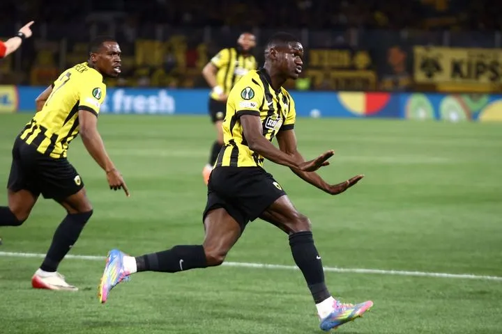 ΑΕΚ – Ράγιο: Ασύλληπτη κεφαλία του Ζίνι και 3-0 η Ένωση