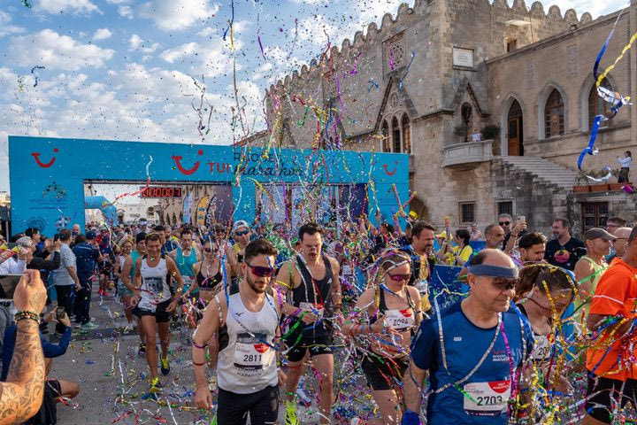 Νέα εποχή για τον TUI Μαραθώνιο Ρόδου με ρεκόρ συμμετοχών και ρεκόρ από τον Παναγιώτη Καραϊσκο
