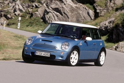 Η MINI γιορτάζει 25 χρόνια σύγχρονης ιστορίας της μάρκας, κάτω από την "ομπρέλα" του BMW Group