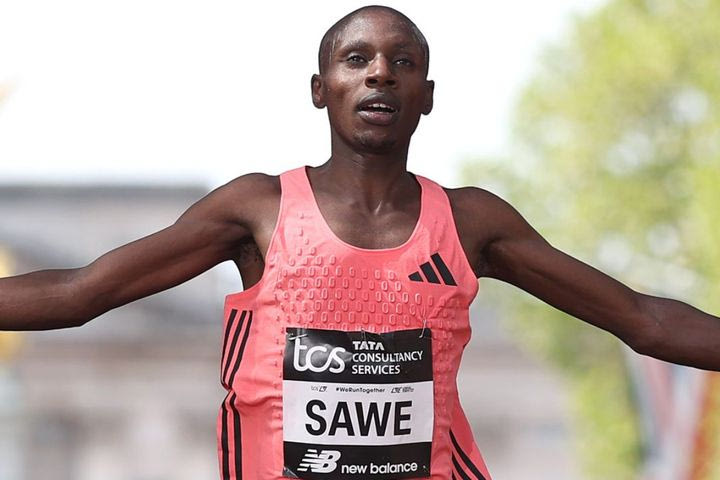 Σαμπάστιαν Σάουε: Ποιος είναι τρομερός Κενυάτης που έσπασε το φράγμα των 2 ωρών στον Μαραθώνιο