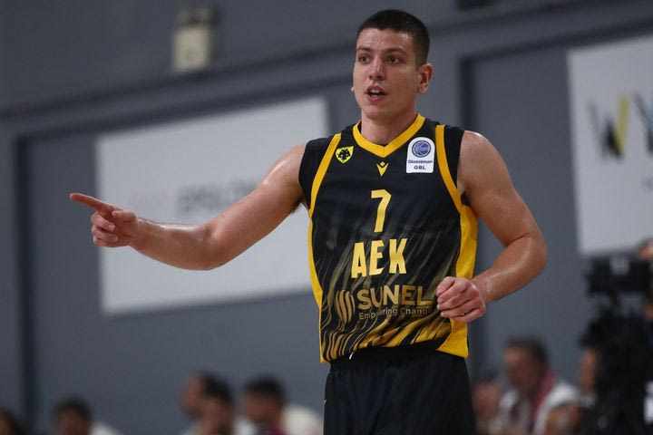 Φλιώνης: “Βγάζουμε αυτοπεποίθηση στο παρκέ, αξίζουμε να είμαστε στο υψηλότερο επίπεδο”