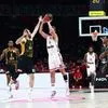 Ολυμπιακός – ΑΕΚ: Αδιανόητο buzzer beater του Βεζένκοβ από το κέντρο στη λήξη της πρώτης περιόδου