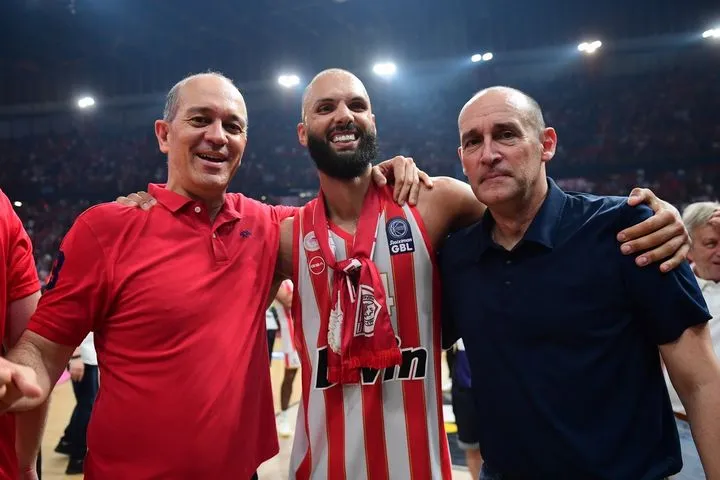 Αποκάλυψη Αγγελόπουλων στο SPORT24: Η πρώτη επαφή Ολυμπιακού και Φουρνιέ