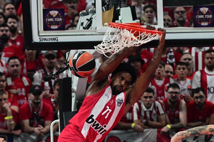 Ολυμπιακός – Ρεάλ Μαδρίτης 92-85: Το μεγάλο κάρφωμα του ΜακΚίσικ που έδωσε ανάσα στον Ολυμπιακό