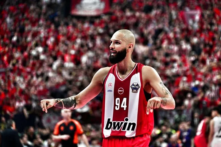EuroLeague Final Four 2026: Ο Ολυμπιακός έγινε η έκτη ομάδα που κατέκτησε το τρόπαιο στη χώρα της