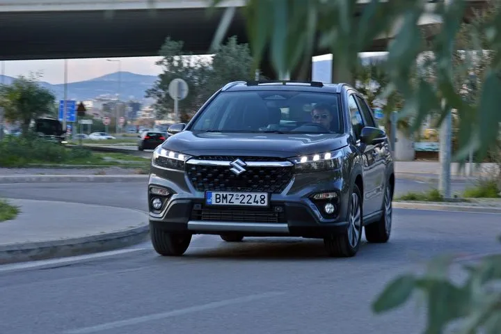 Οδηγούμε το αειθαλές Suzuki S-Cross στην πλήρως εξοπλισμένη έκδοση με την τετρακίνηση και τους 110 ίππους