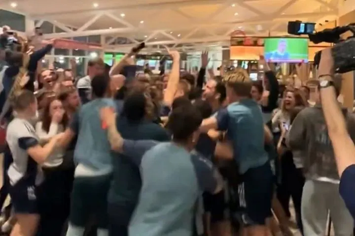 Οι τρελοί πανηγυρισμοί των παικτών της Άρσεναλ τη στιγμή της κατάκτησης του πρωταθλήματος